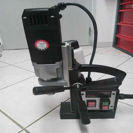 Kernbohrmaschine gekühlt mit Zubehör